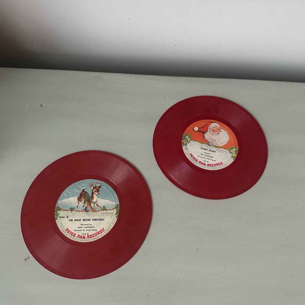 Vintage Peter Pan red Christmas scene records Santa Rudolph set of 2